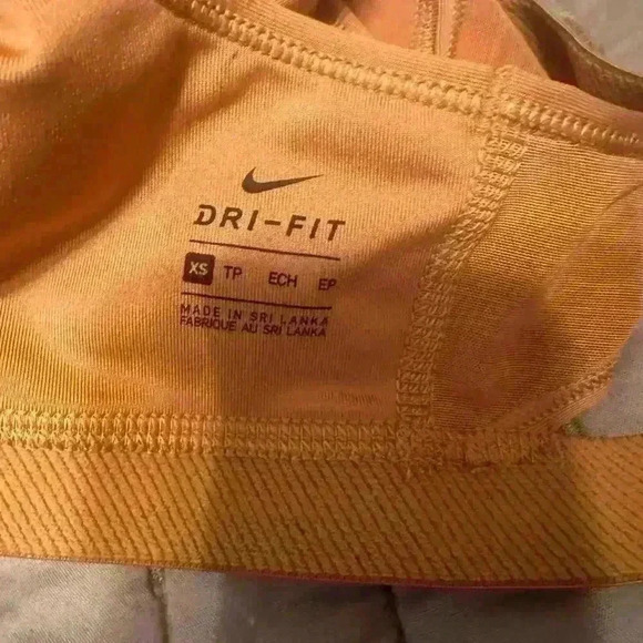 Nike dri fit bronze sports bra size xsmall - Picture 5 of 5